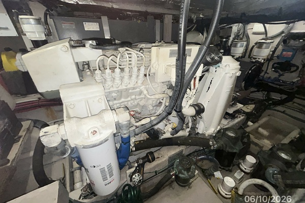 39' Sea Ray starboard main engine