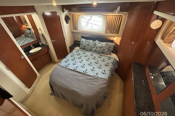 39' Sea Ray master stateroom