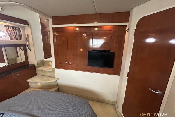 39' Sea Ray master stateroom forward