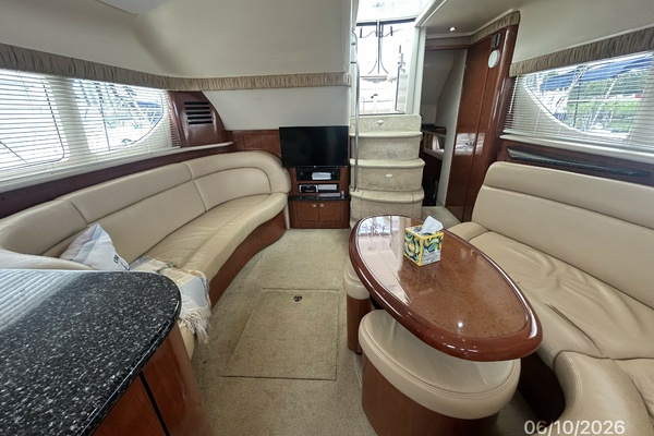 39' Sea Ray salon aft