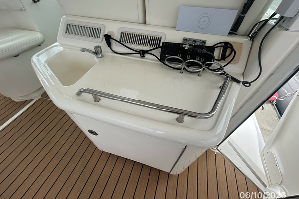 39' Sea Ray sundeck wetbar