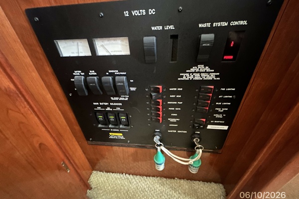 39' Sea Ray electrical panel1