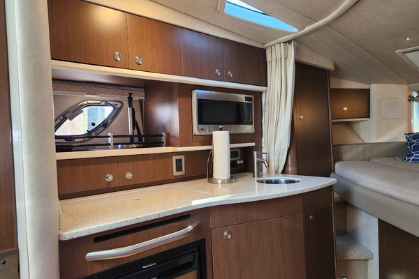33ft Sea Ray Yacht For Sale