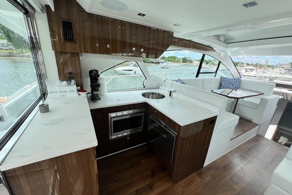 50ft Cruisers Yachts Yacht For Sale