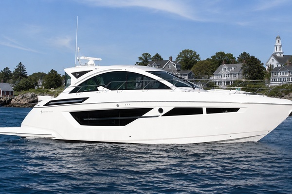 49' Cruisers Yachts