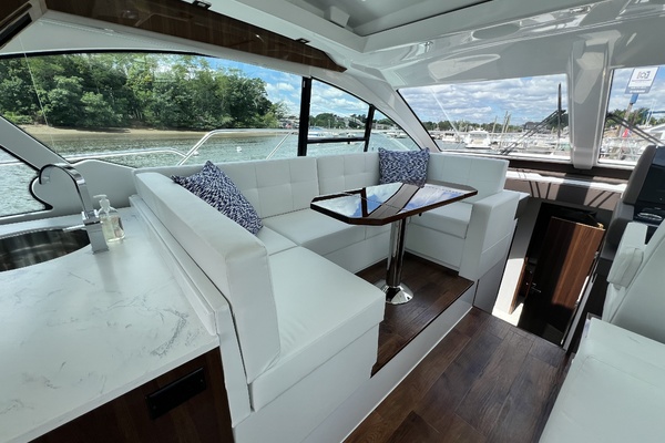 50ft Cruisers Yachts Yacht For Sale