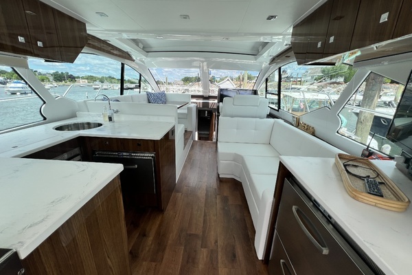 2021 Cruisers Yachts 50