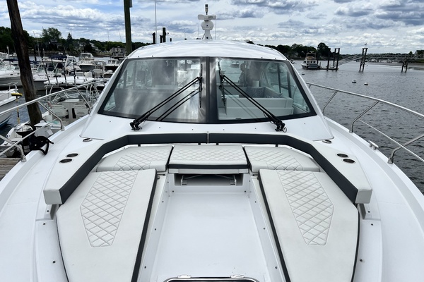 50ft Cruisers Yachts Yacht For Sale
