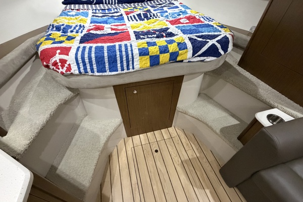 35ft Cruisers Yacht For Sale