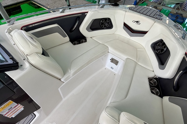 23ft Monterey Yacht For Sale