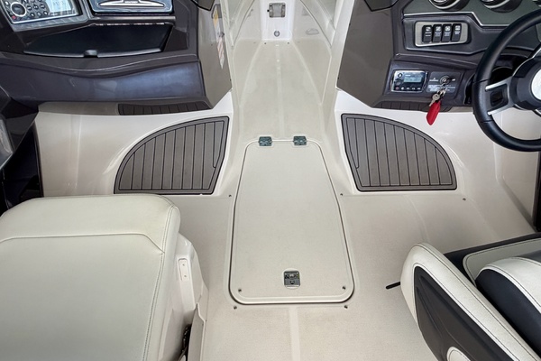 23ft Monterey Yacht For Sale