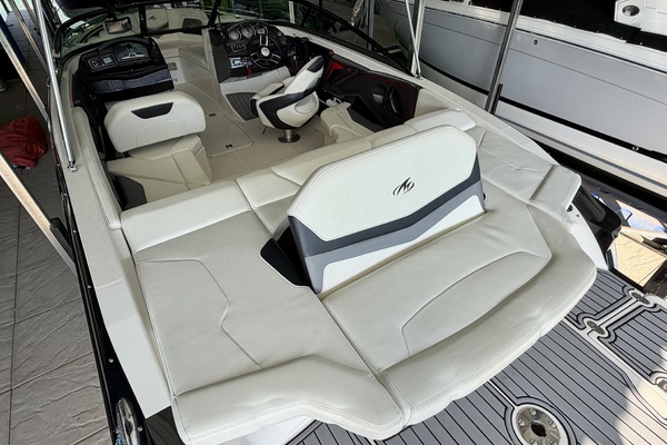 23ft Monterey Yacht For Sale