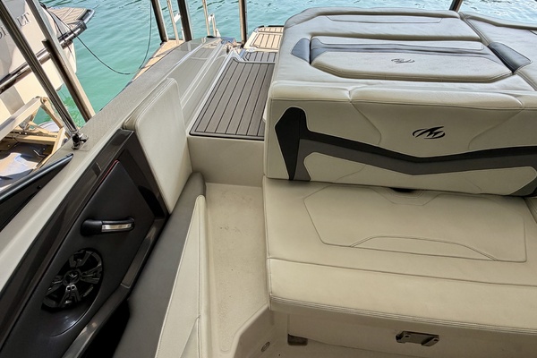 23ft Monterey Yacht For Sale