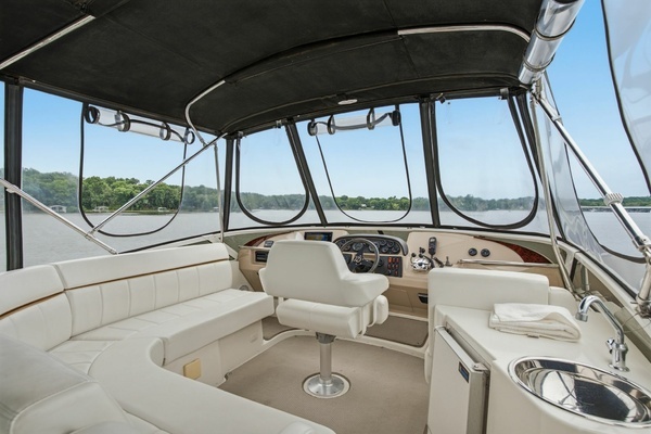 2005 Carver 39