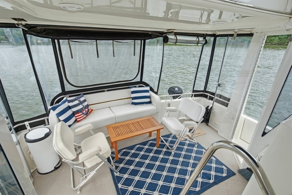 2005 Carver 39