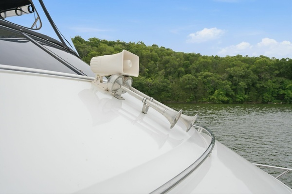 2005 Carver 39