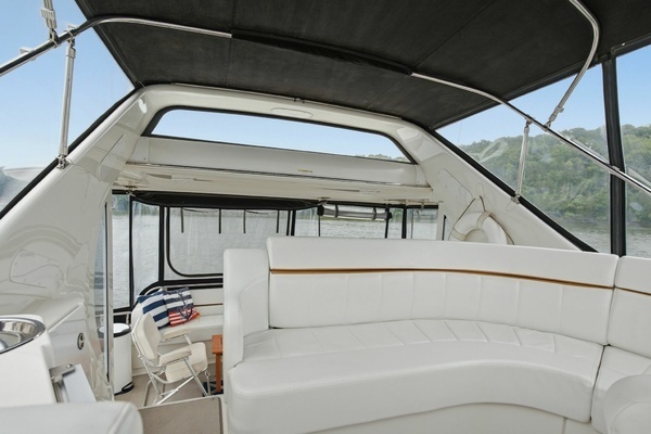 2005 Carver 39