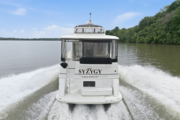 2005 Carver 39