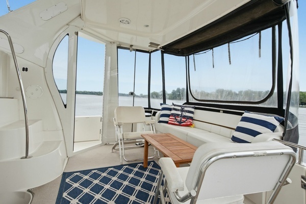 2005 Carver 39