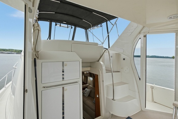 2005 Carver 39