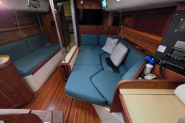 Merlin 33ft CAL Yacht For Sale
