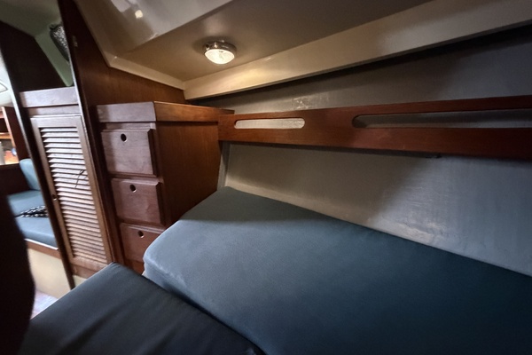 Merlin 33ft CAL Yacht For Sale