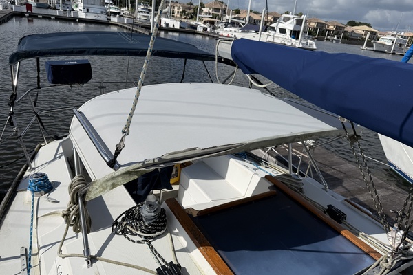 Merlin 33ft CAL Yacht For Sale
