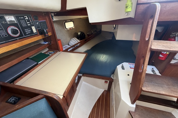 Merlin 33ft CAL Yacht For Sale