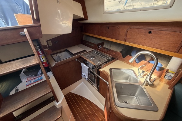 Merlin 33ft CAL Yacht For Sale
