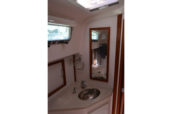 Serene 34ft Sabre Yacht For Sale