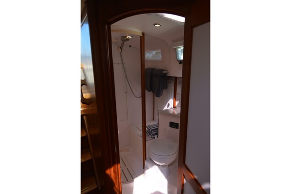 Serene 34ft Sabre Yacht For Sale