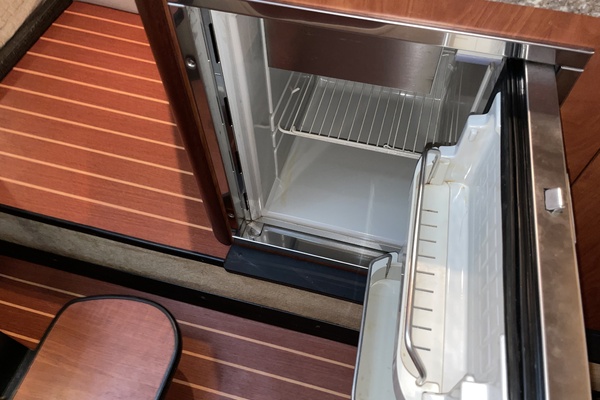Trailer included 28ft Monterey Yacht For Sale