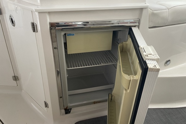 Trailer included 28ft Monterey Yacht For Sale
