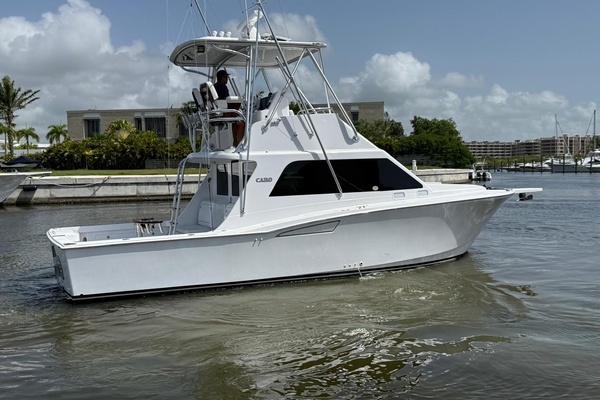 2004 Cabo 35