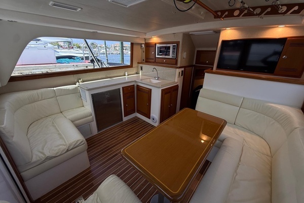 2004 Cabo 35