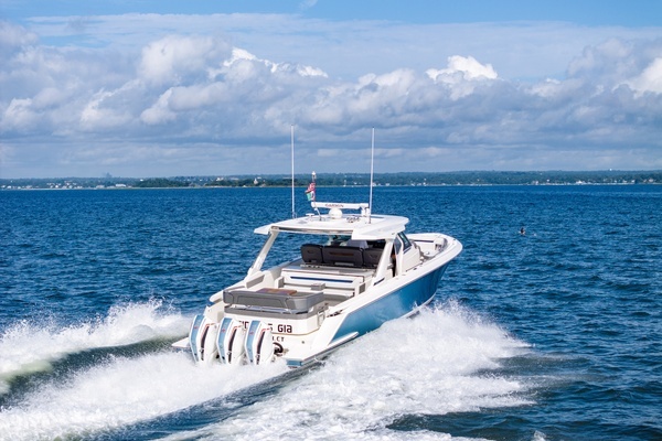 2021 Tiara Sport 43