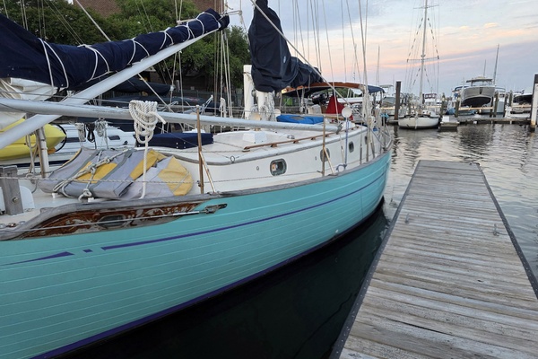 37ft Tayana Yacht For Sale