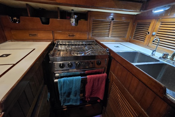 37ft Tayana Yacht For Sale