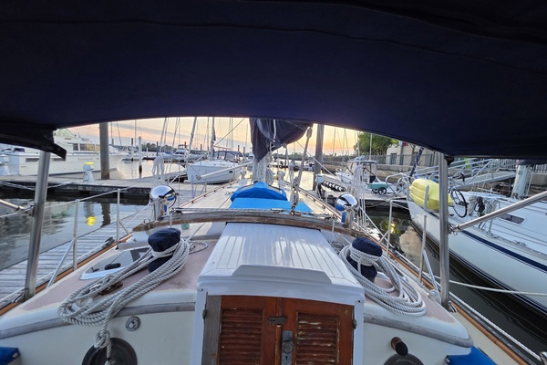 37ft Tayana Yacht For Sale