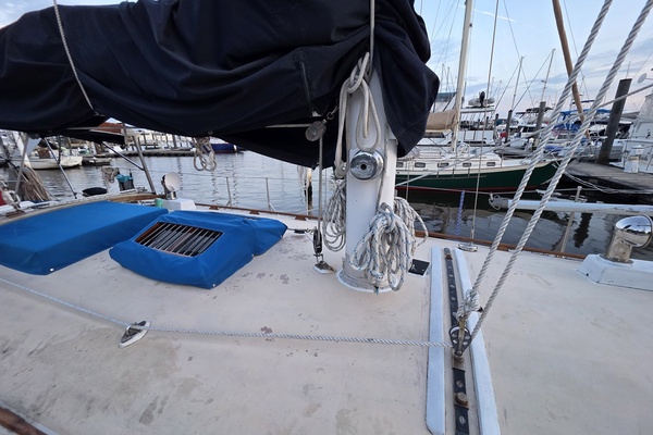 37ft Tayana Yacht For Sale