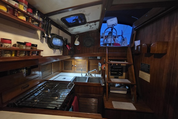 37ft Tayana Yacht For Sale