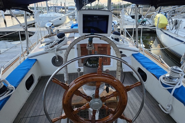 37ft Tayana Yacht For Sale