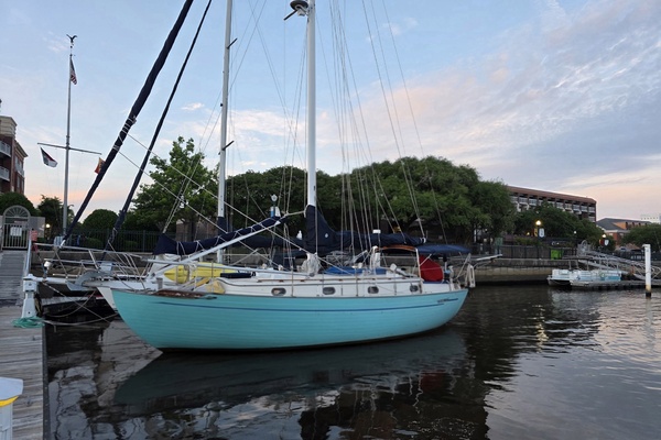 37ft Tayana Yacht For Sale