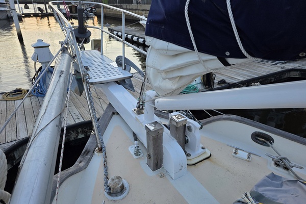 37ft Tayana Yacht For Sale