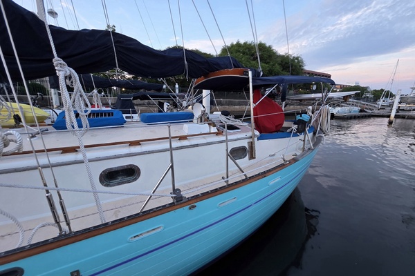 37ft Tayana Yacht For Sale