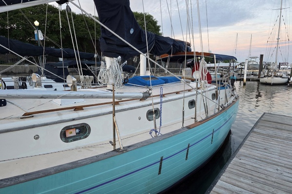 37ft Tayana Yacht For Sale