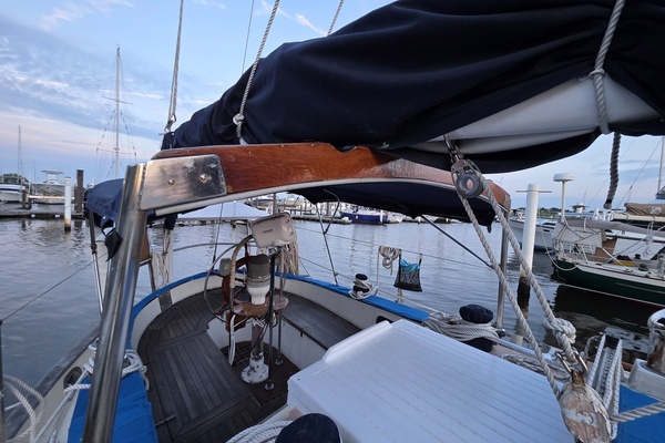 37ft Tayana Yacht For Sale