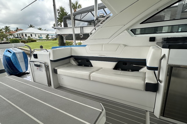 Out of the Blue 40ft Formula Yacht For Sale
