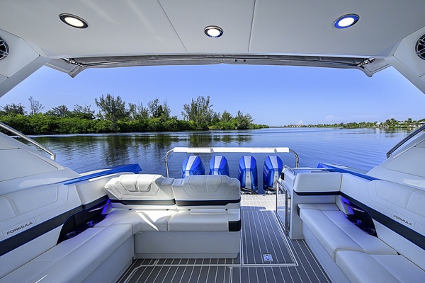 Out of the Blue 40ft Formula Yacht For Sale