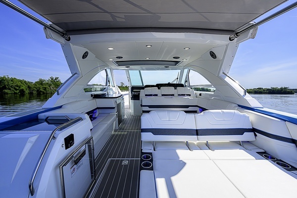 Formula 400 Super Sport Crossover Yacht For Sale